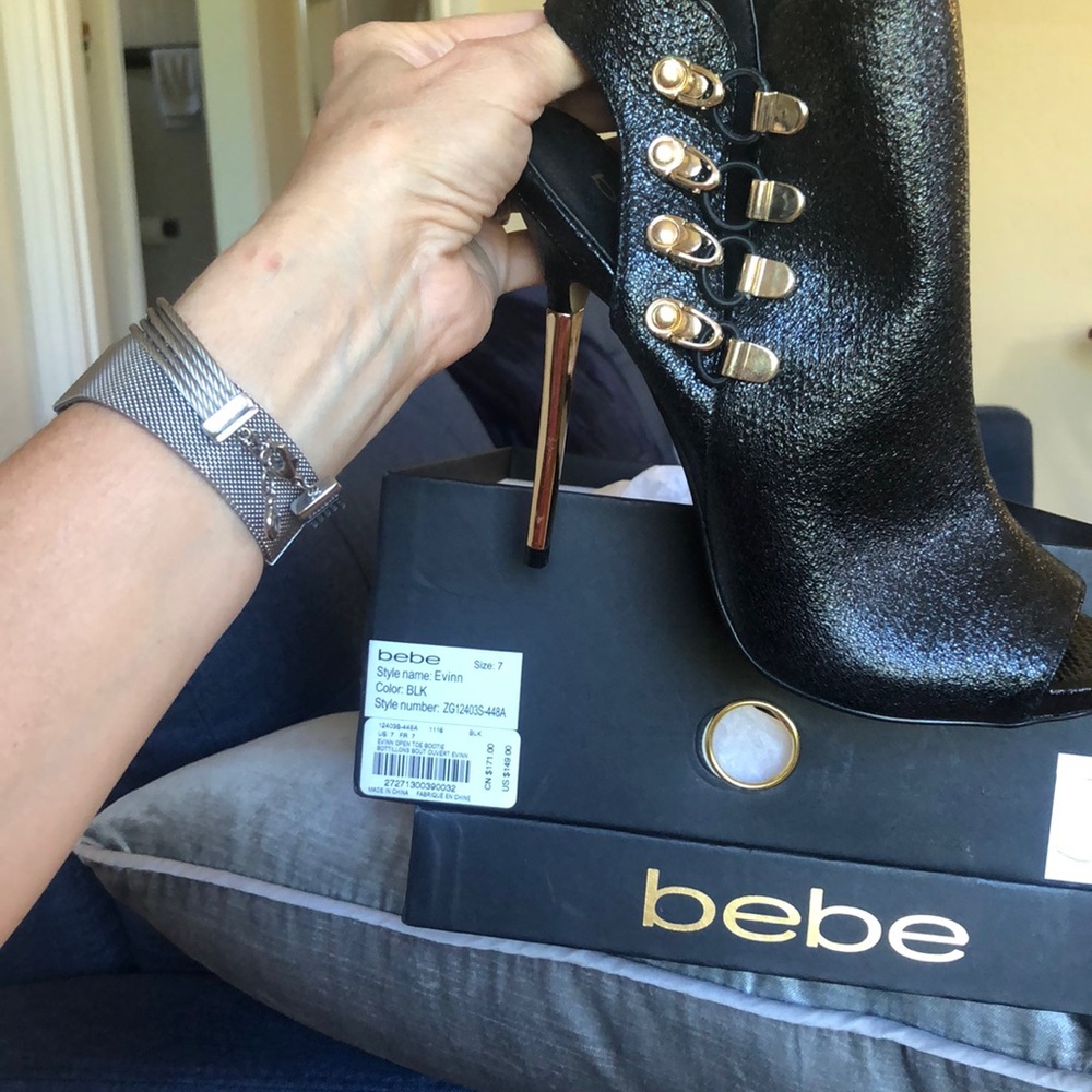 Bebe new black & gold heels